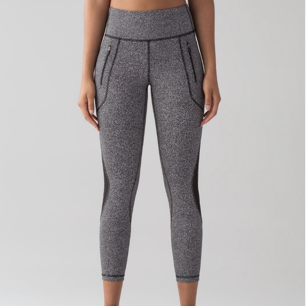 LULULEMON Chakra Print Alpine White Black Invigorate 7/8 Tight High Rise Size 6